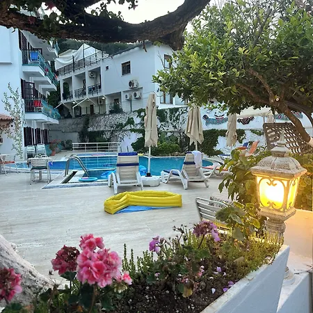 酒店 La Boutique Ipek 凯梅尔